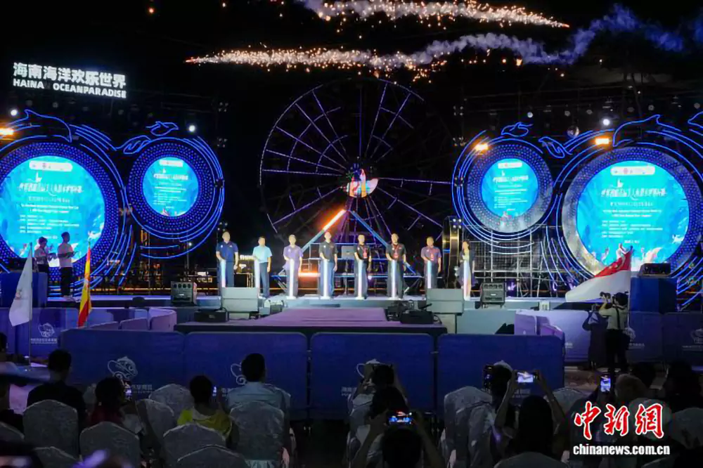 8月28日,世界潜联首届美人鱼潜水世界杯赛暨2026年中国美人鱼公开赛(陵水站)在海南陵水开幕。中新网记者 骆云飞 摄